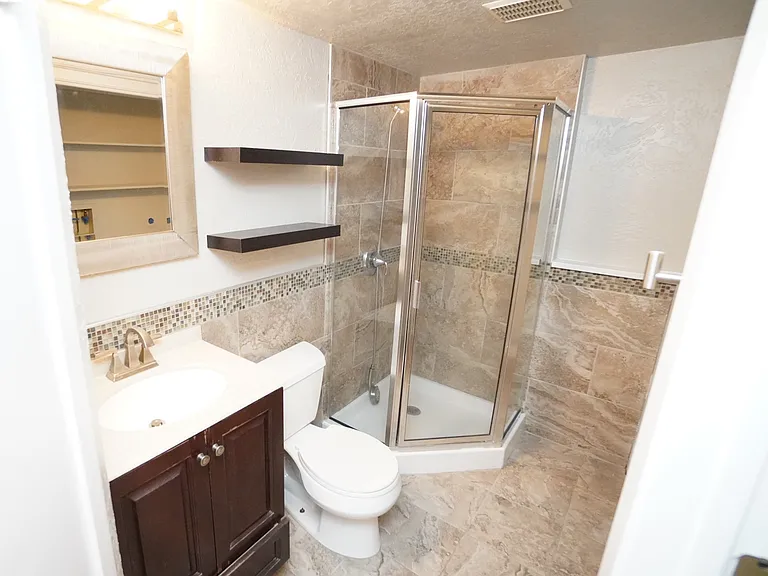 698 S Berwick Dr — Photo 9