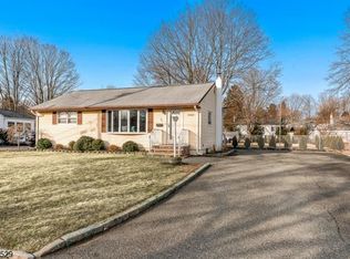 20 Carol Dr, Succasunna, NJ 07876
