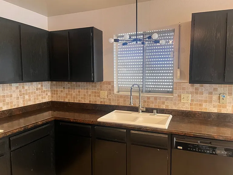 7016 Hurricane Way — Photo 11