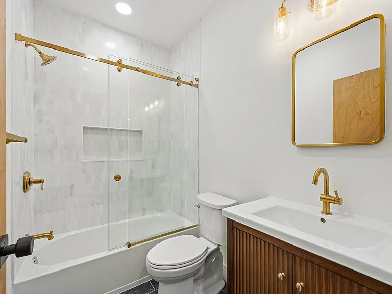 525 Washington St #1 — Photo 8
