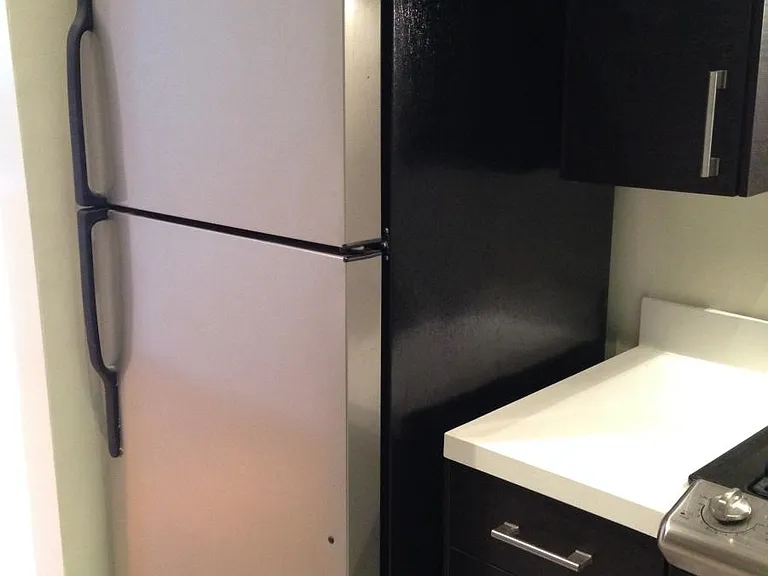 546 N Flores St #6 — Photo 6