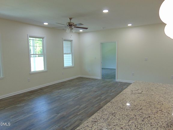 4th image of 417 Berry Hill Dr