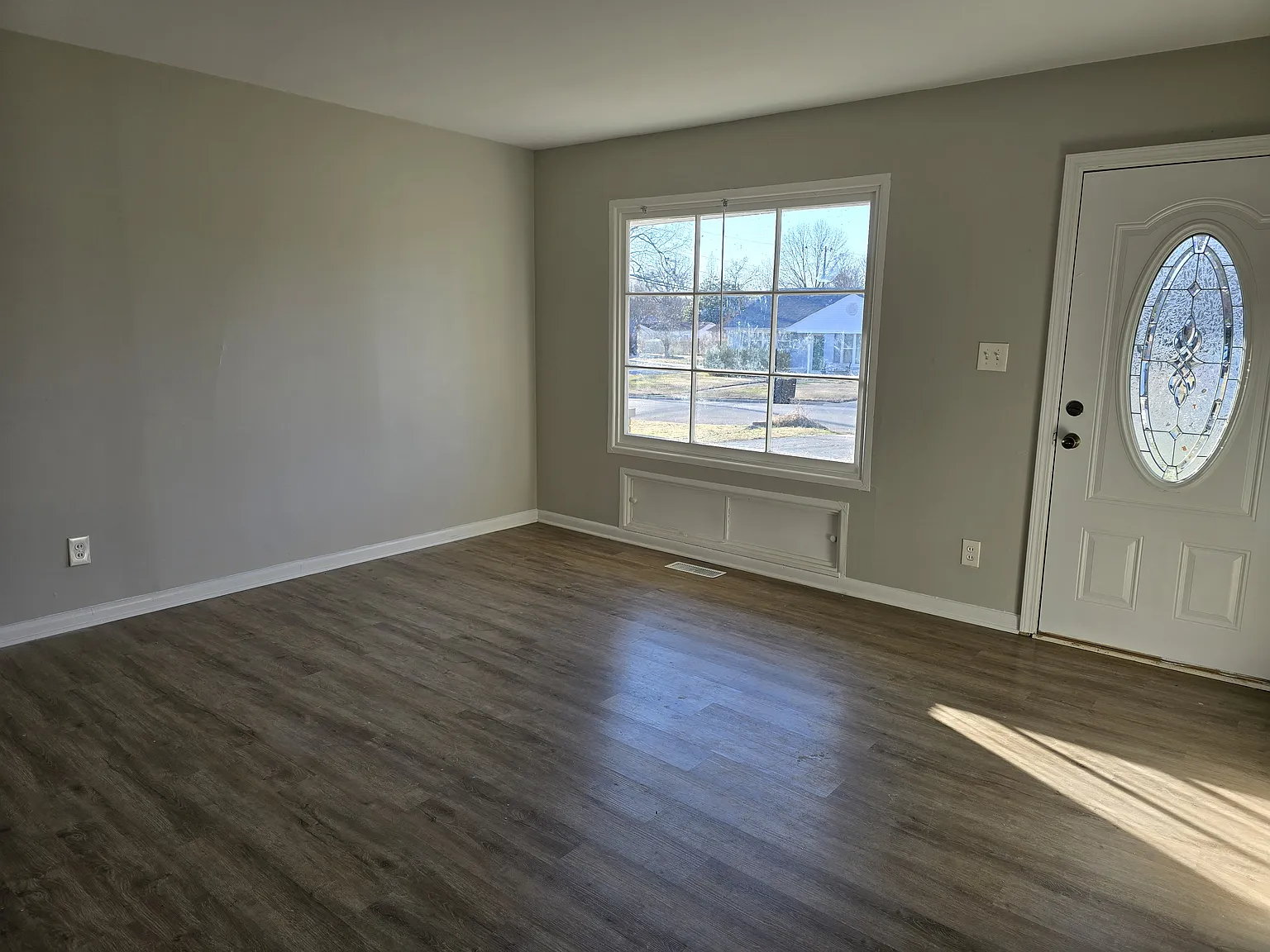 4 bed, 1000 sqft, $1,550 — Photo 2