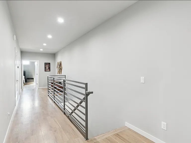 915 NW 8th St — Photo 53