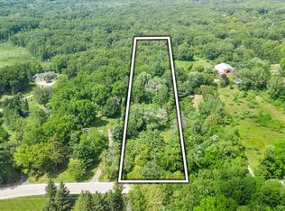 11071 Newman Rd, Brighton, MI 48114