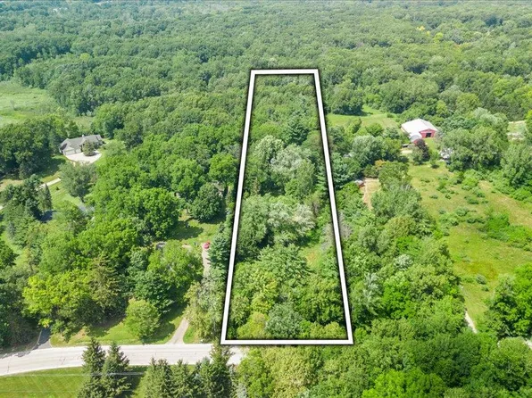 11071 Newman Rd, Brighton, MI 48114