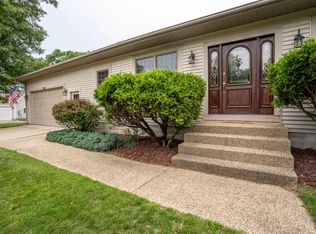 1682 Charlevoix Dr, Muskegon, MI 49445