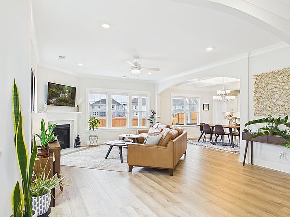 3rd image of 123 Grange Cir