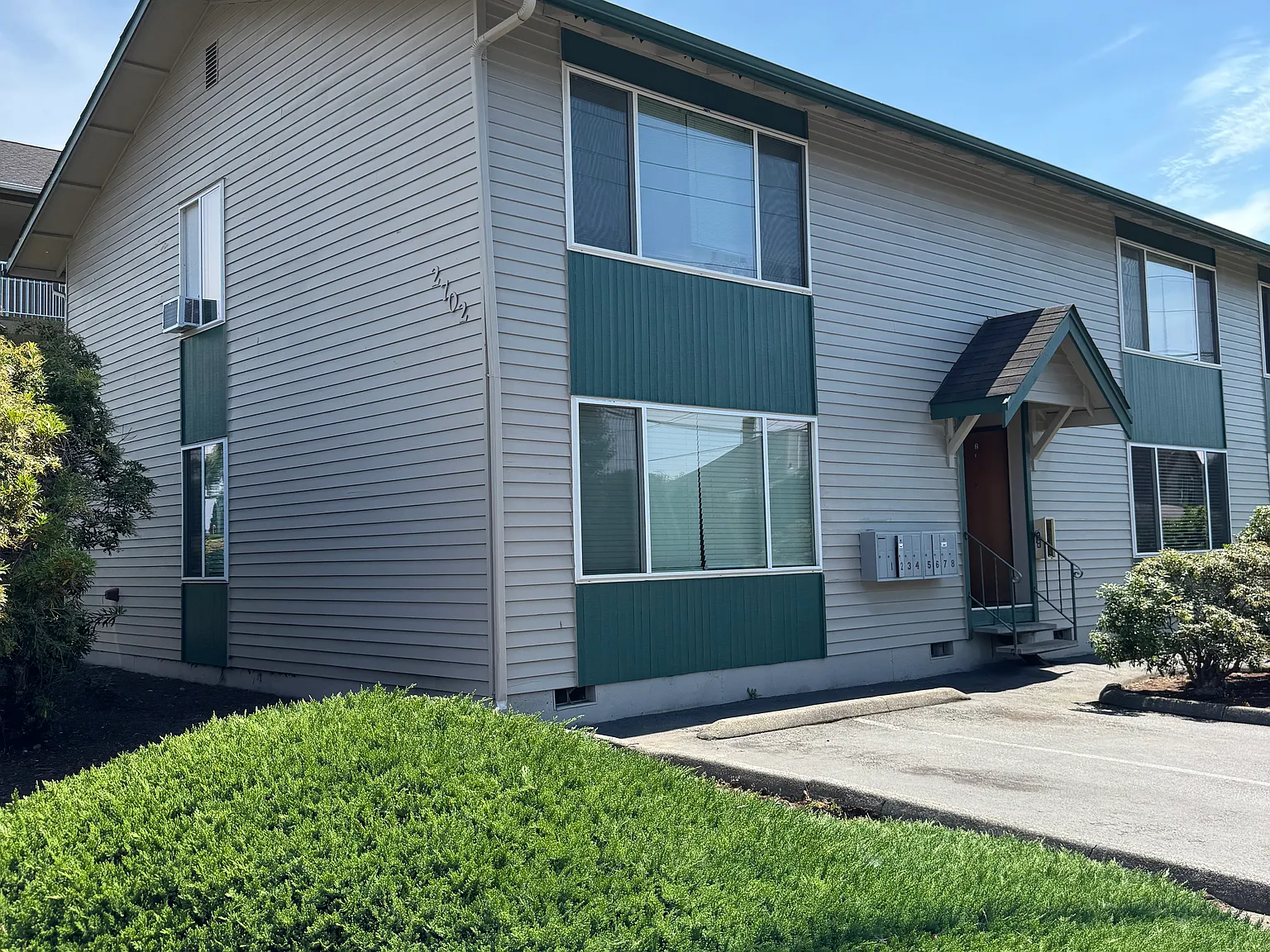 2702 Everett Ave — Photo 3