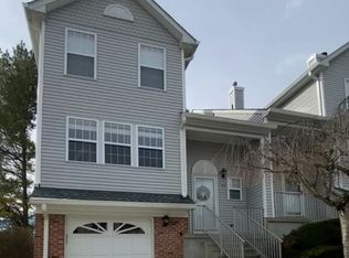 106 Kemper Ct, Hackettstown, NJ