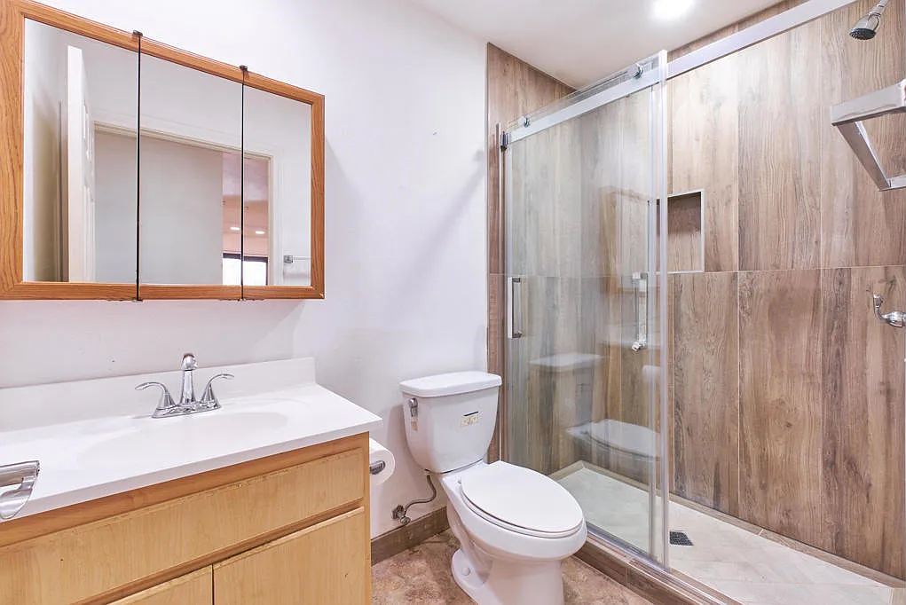 4 bed, 2.5 bath, 2434 sqft, $3,000 — Photo 4