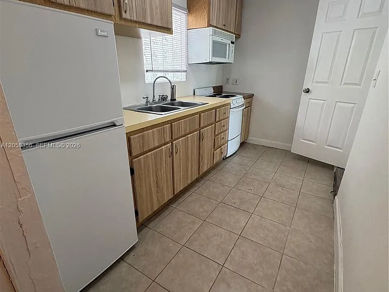 410 Pinecrest Dr #2 — Photo 6