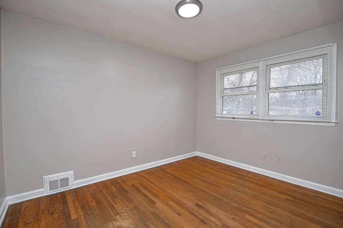 3 bed, 2.0 bath, 1251 sqft, $1,425 — Photo 2