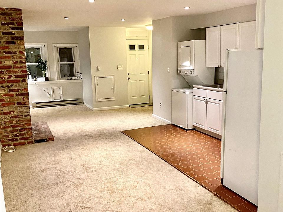 Living space with front "nook" perfect for office space. In front of 2 windows with good natural light.