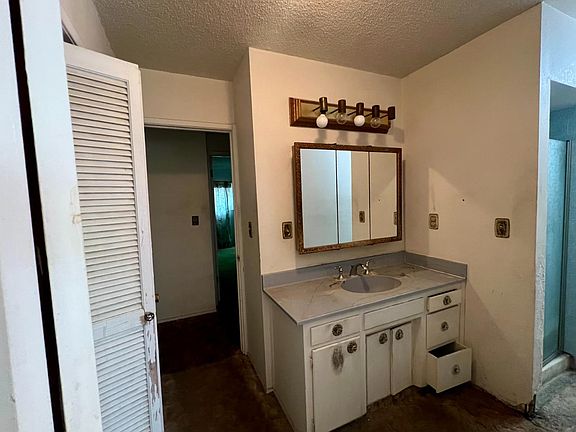 4th image of 1569 E Olive Ave