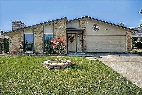 1st image of 2318 Pennington Dr