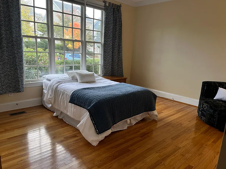 1st floor bedroom w full bed