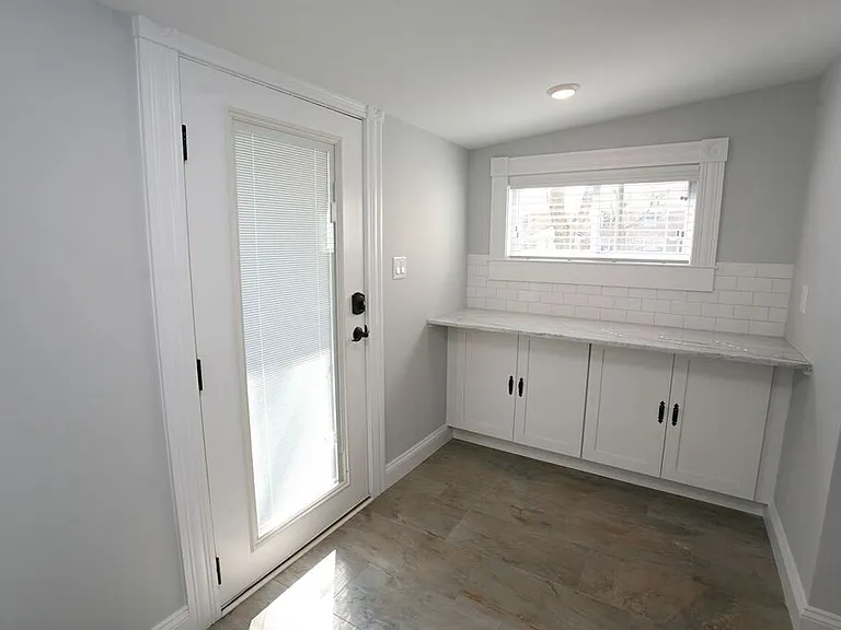 W Ocean Heights Ave — Photo 19