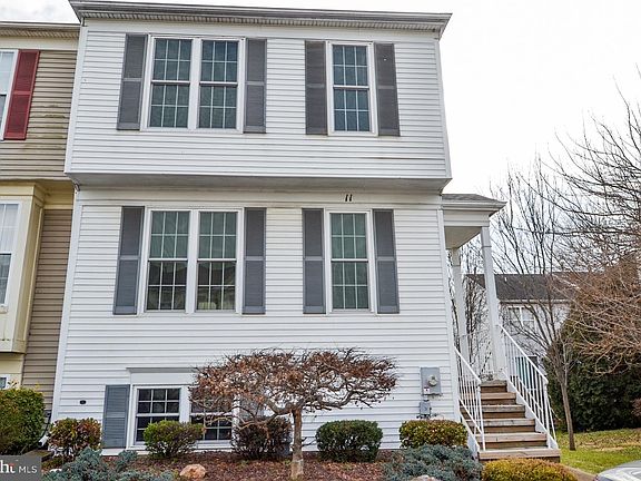 2nd image of 11 Creek Ln