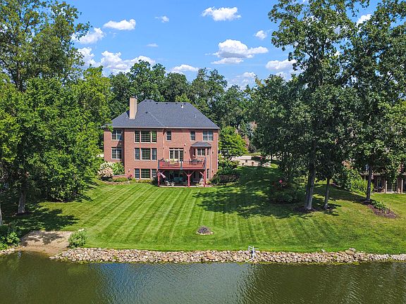 3rd image of 413 Edgewater Dr