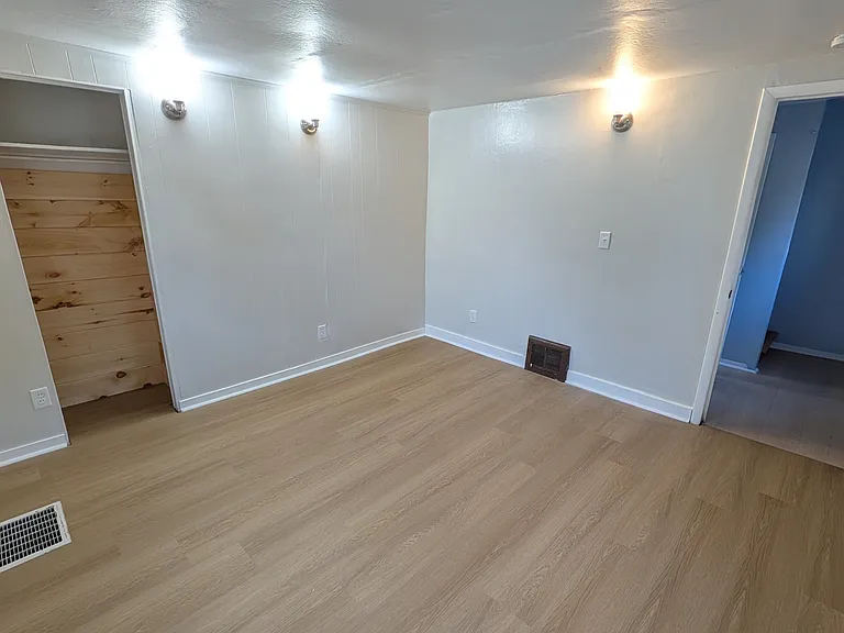 501 Lincoln Ave — Photo 4