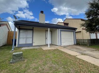 7715 Rolling Ridge Dr, Houston, TX 77072