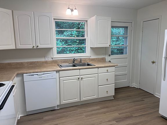 2nd image of 131 Freedom Dr APT H
