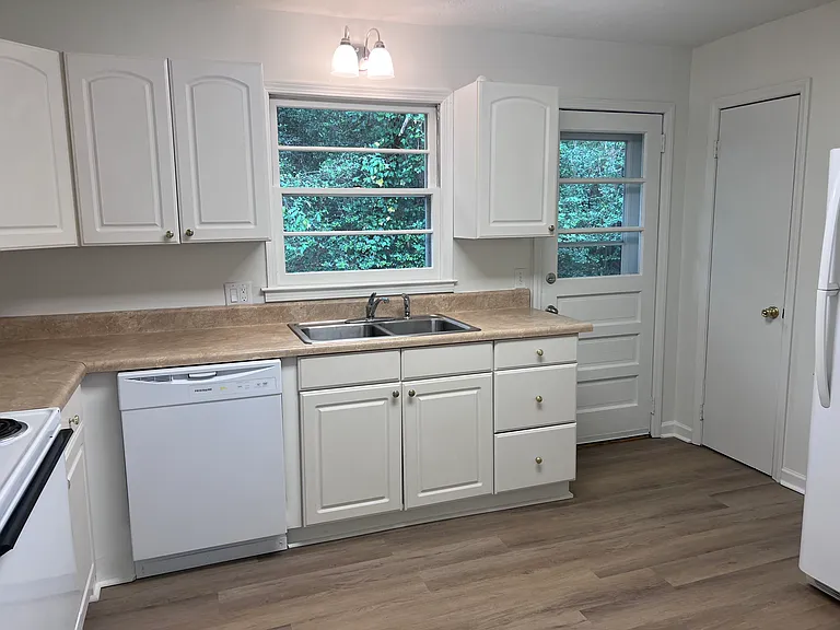 131 Freedom Dr #H — Photo 2