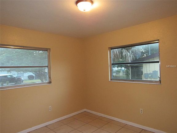 5th image of 818 W Carole St