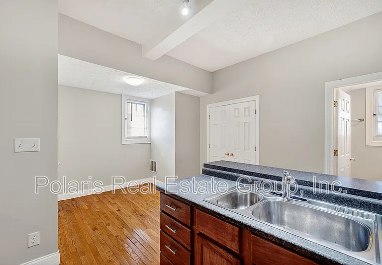 145 E 14th St — Photo 17