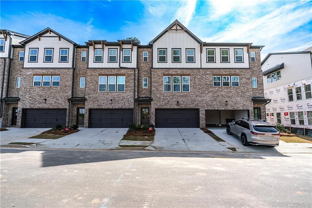 3 bed, 3.5 bath, 2594 sqft, $3,000 — Photo 1