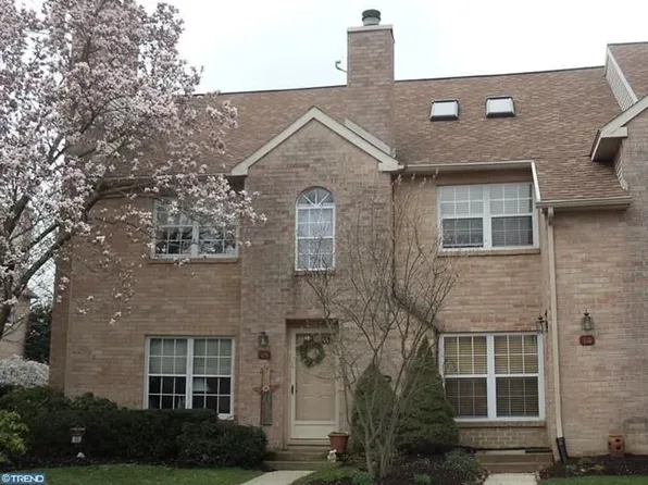 15 Rampart Dr, Wayne, PA 19087