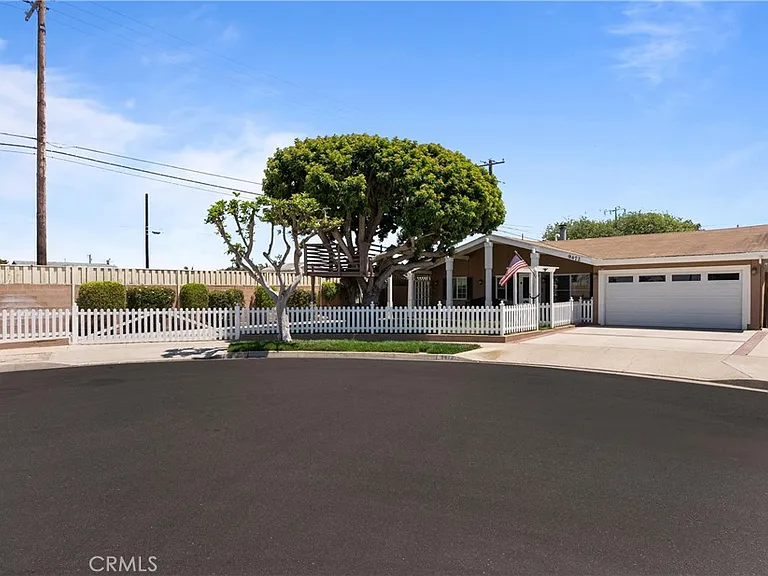 9472 Karen Cir — Photo 28