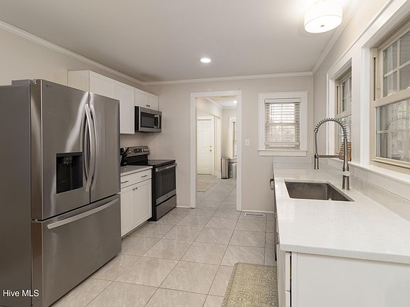 4th image of 1643 Ocean Highway S