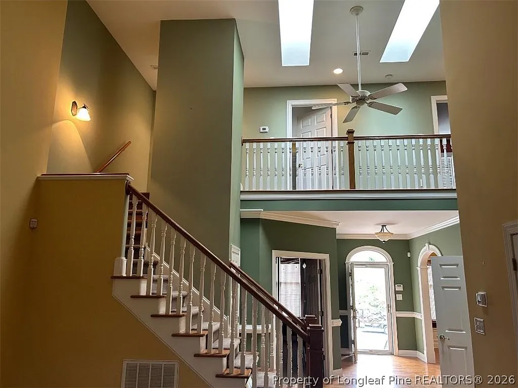 3 bed, 3.0 bath, 2424 sqft, $2,200 — Photo 4