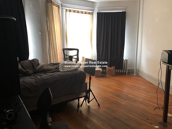5th image of 56 Charlesgate E #137C