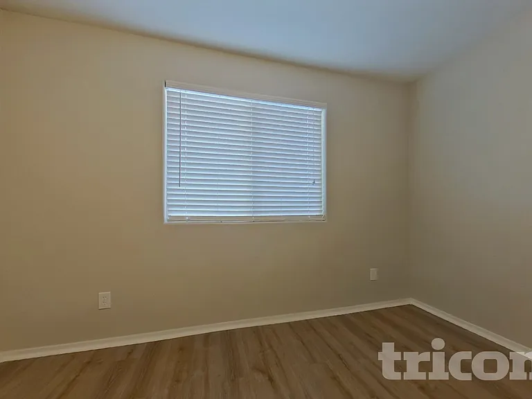 5733 W Milada Dr — Photo 10
