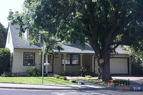 2307 Collins Ave Photo 1