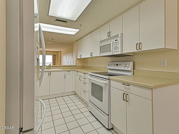 2nd image of 3 Oceans West Blvd APT 6B6