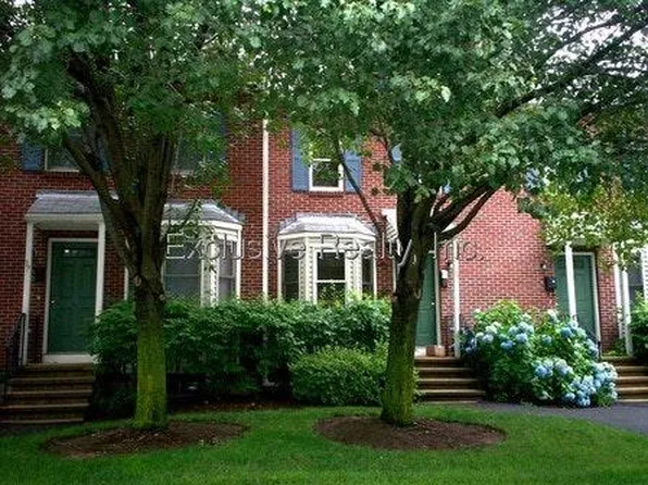 33 Lenglen Rd, Newton, MA 02458