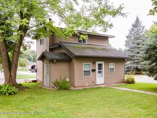 725 Pleasant St, Grand Ledge, MI 48837