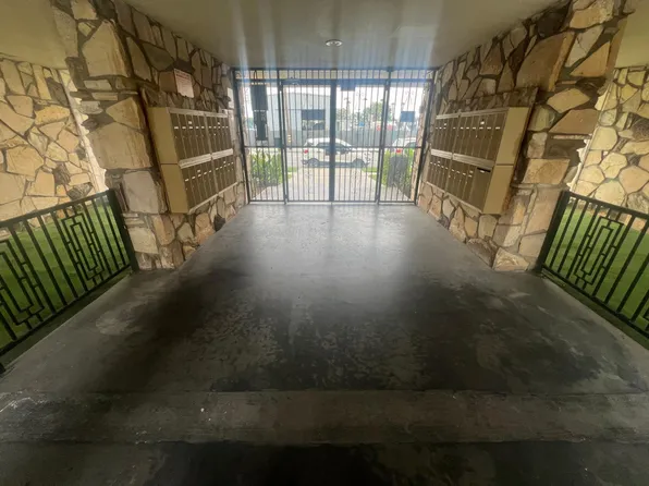 Stonecrest, 9217 Washburn Rd #4, Downey, CA 90242