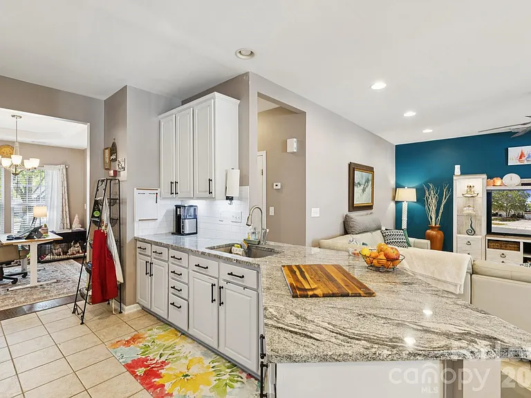 6037 Queens Walk Ct — Photo 7