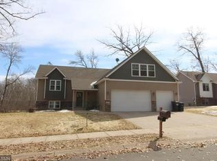 9113 Grove Dr, Chisago City, MN 55013