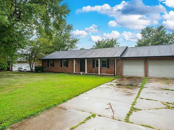 3rd image of 3765 Locust Hill Dr E