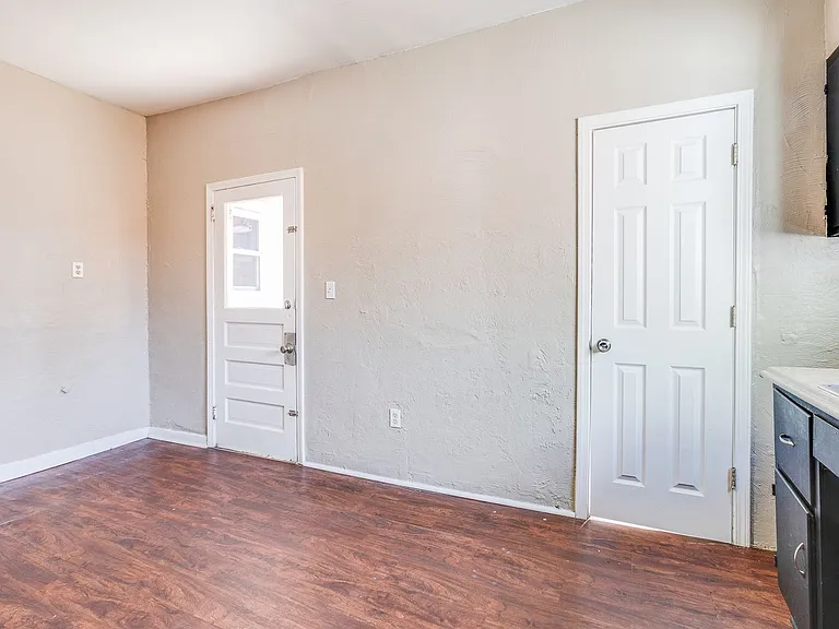 2120 Salisbury St S — Photo 18
