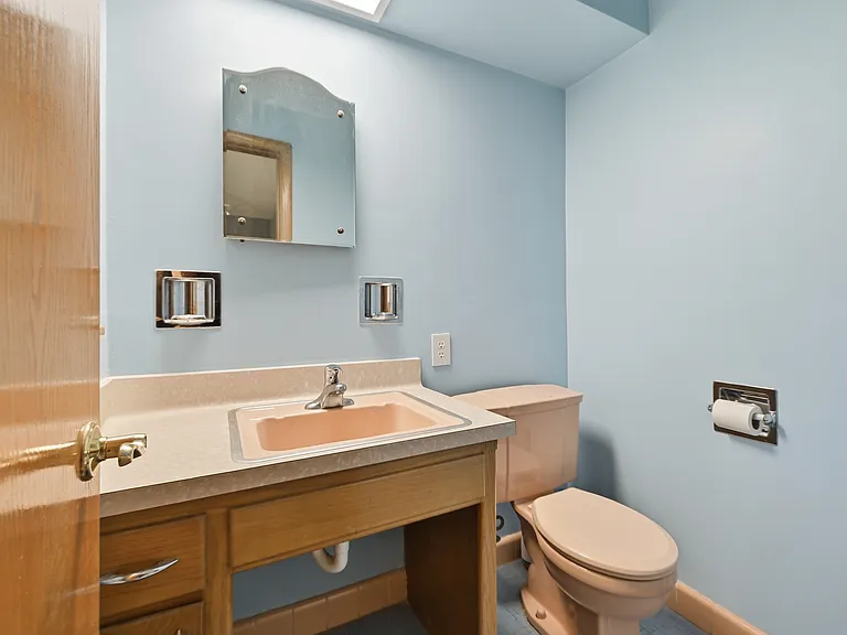 Primary Bedroom Half-Bath