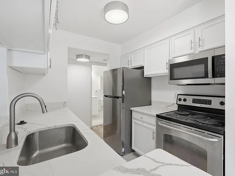 1703 Ascot Way #D — Photo 11