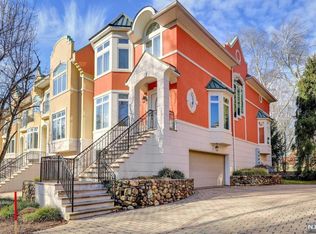 153 Brownstone Ct, Old Tappan, NJ 07675