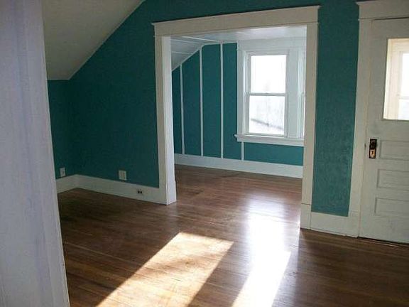 2nd image of 119 Caldwell St